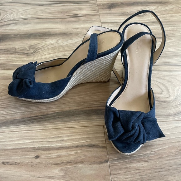 Michael Kors size Navy Blue/tan 7.5 heels - Picture 5 of 5